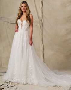E423 - Enchanting wedding dress - Front View