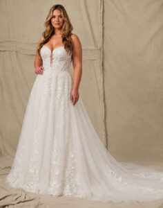E423 - Enchanting wedding dress - Plus size Front View